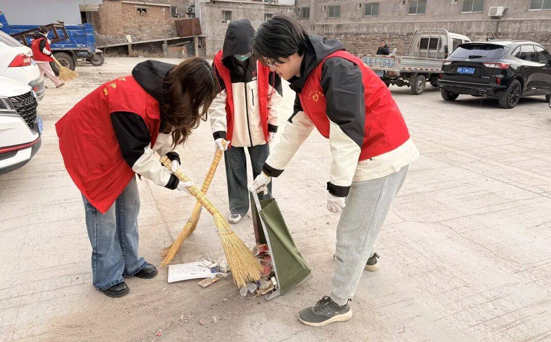 Suhet's tweet photo. Join our neighborhood spring cleanup this Sat 9AM at Central Park! Bring gloves u0026 a friend—let’s spruce up our community together!， https://t.co/nNLje2ueFj