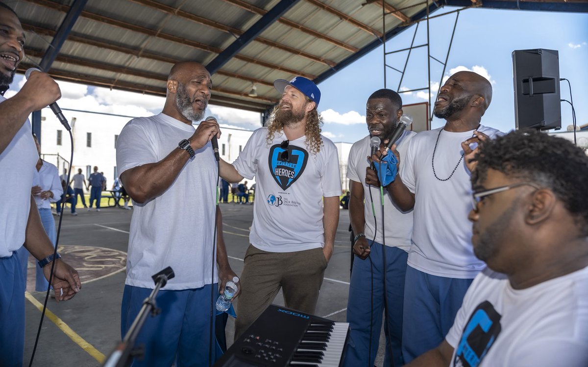 seanfeucht's tweet photo. Church in a max security prison. 🥹

There are no walls that can hold back the sound of our praise. 🙌🏼⛓️‍💥

“Fathers of Freedom: Live from Prison” is out Friday. https://t.co/vnS15BYwbV