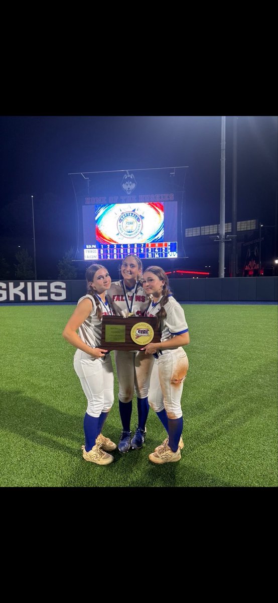 isabellarosesb's tweet photo. The best feeling ❤️🥎 #32out @SCSU_SOFT @coachkate_sc https://t.co/ppthwwloIs