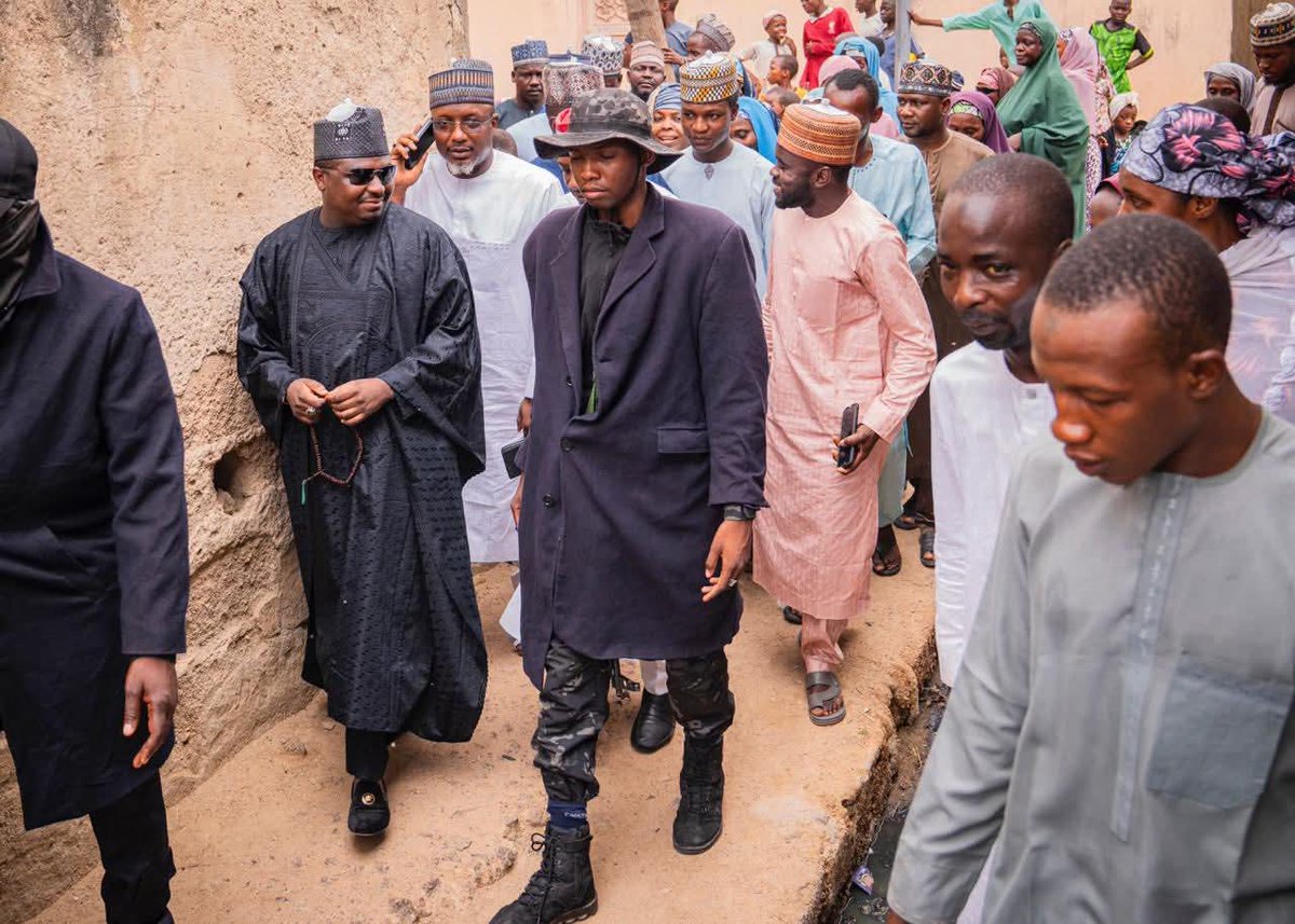 Dawakiii's tweet photo. Hon. M. Nasir Bala Aminu Ja’oji, paid a condolence visit to the family of Dr. Magana in Dangi Gyadi Gyadi North, then proceed to Hotoro Walawai to condole with the family of Umar Mai Wayo over the passing of his father.
May Almighty Allah forgive their shortcomings, https://t.co/WJTgKZS7LJ