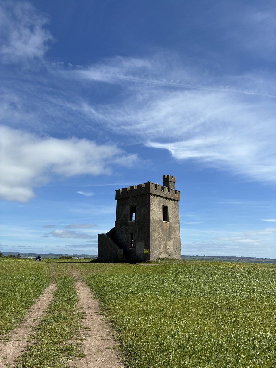 aidanburkenft's tweet photo. A Napoleonic era signal tower c1805  dominates the Cliff Walk of the beautiful village of Ardmore Co Waterford Built to warn of a French invasion today visitors can enjoy stunning views from this vantage area of the walk #tripadvisor #irelandsancienteast https://t.co/JFUa8QN7LP