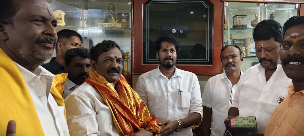 MaKaStalin's tweet photo. மாண்புமிகு தமிழக முதல்வர் ஜோசப் விஜய் தலைமையிலான புதிய அரசு கும்பகோணம் புதிய மாவட்ட அறிவிப்பை  முழு முயற்சியோடு நிறைவேற்றி மக்களின் 30 ஆண்டுகால எதிர்பார்ப்பை நிறைவேற்ற வேண்டும் என அன்புடன் கேட்டுக்கொள்கிறோம். @TVKVijayHQ @CMOTamilnadu @vinothravi11 https://t.co/5JXPOmoSCq