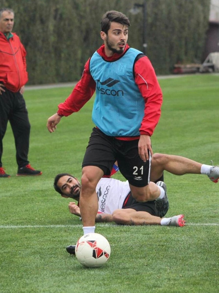 Balkeshavadis10's tweet photo. Büyük Balıkesirspor taraftarı eski oyuncularımızı dahil ederek başlayacağımız programa ( space odamıza)  bu hafta   Eski oyuncumuz savaşçı kimliğiyle öne çıkan içimizden biri Eray Ataseven konuk olacak.🙂 
Her hafta Balıkesirspor taraftarında iz bırakmış oyuncuları ağırlamaktan + https://t.co/OwtsnGxCan