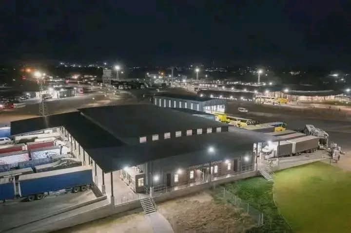 MulakazuvaL's tweet photo. Kujekesa Beitbridge border post yose nemagetsi leaving no place behind❗️❗️ #WalkingTheTalk
#EDWorks https://t.co/1Sxsis8NRQ