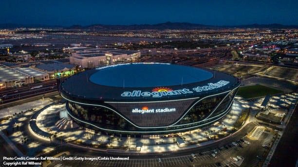 chacofunesjr's tweet photo. Todos los estadios de Estados Unidos donde se está jugando el Mundial son extraordinarios, pero sigo sin entender como la FIFA y los organizadores no eligieron el fabuloso Allegiant Stadium de Las Vegas. Un estadio climatizado magnífico para 65 mil personas. Además, por lo que representa la ciudad, era ideal.