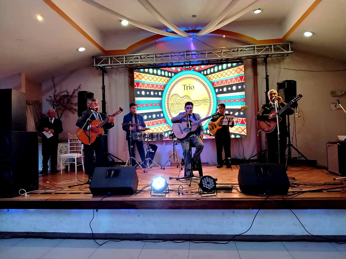 JoseCevallos5's tweet photo. ✨ CAYAMBE CANTA SU HISTORIA: 

"Voces y legado de nuestra tierra"
Una noche dedicada a nuestros maestros que hicieron grande la música de Cayambe.

Asi vivimos una experiencia  más junto a Trio "ANTOLOGIA" / Gerardo, Celio, Remberto hermoza  gala. https://t.co/023tSZ9i7x