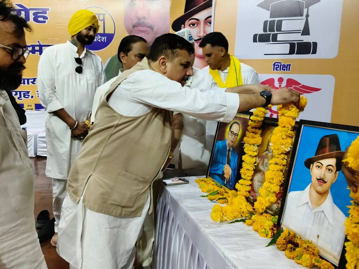 AAPBadwara's tweet photo. #इंदौर_जोन के राज्यस्तरीय कार्यकर्ता सम्मेलन का सफल आयोजन आनंद मोहन माथुर सभागृह में संपन्न हुआ।
कार्यक्रम में सांसद @SanjayAzadSln @JSTomarAAP एवं @AapAkhilesh_ सहित जोन के जिलाध्यक्ष, पदाधिकारी और बड़ी संख्या में कार्यकर्ता उपस्थित रहे।
@ArvindKejriwal | @AamAadmiParty https://t.co/Z5yHXefuBe