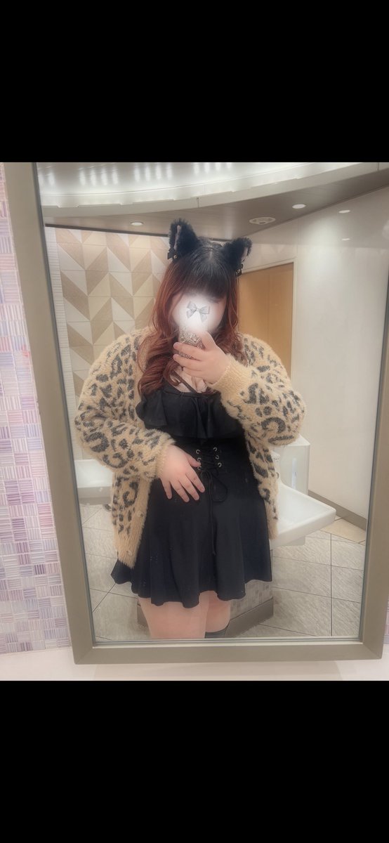 HIBIMOMO2's tweet photo. 急遽、あと１日頑張れば休み来る？！私にやっとやっと休みくる？？
この完全に運任せな休みの感じ辛い😂

#ぽっちゃり女子
#仕事
#オーバーワーク
#休みなし
#ぽっちゃり好き男子と繋がりたい
#デブ専男子と繋がりたい https://t.co/x4FdRLECUF