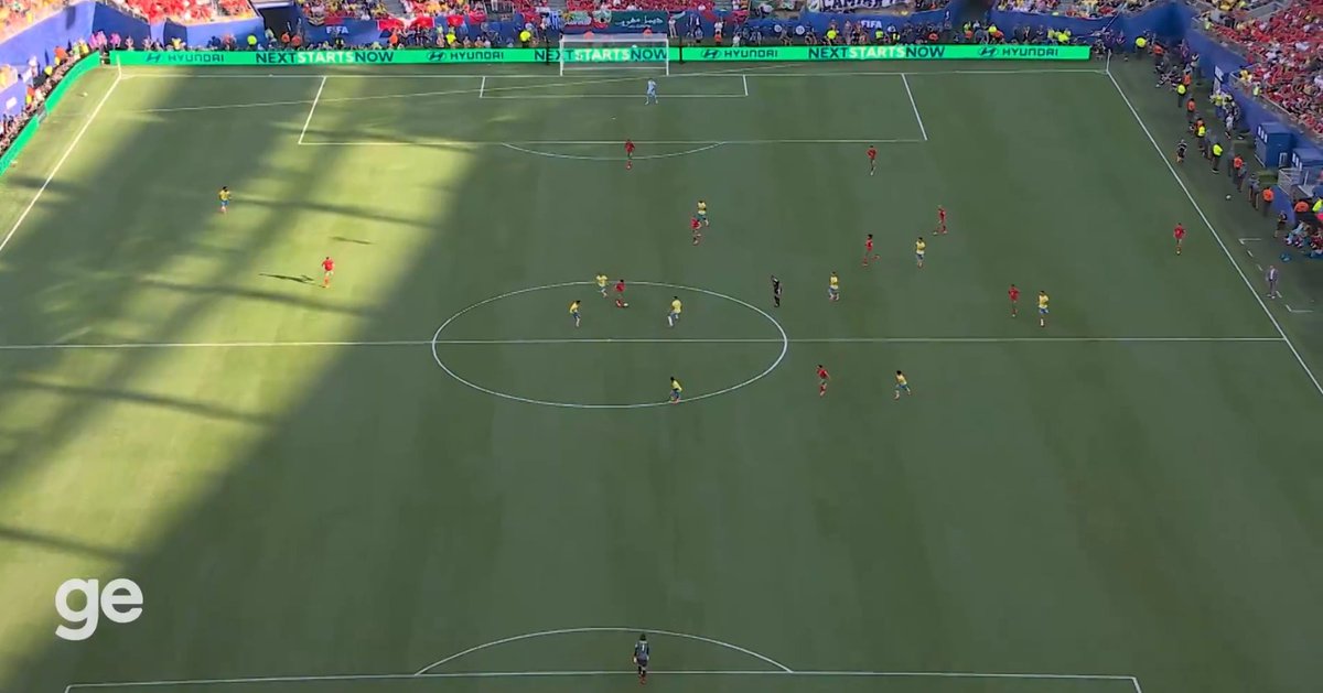 raphazarko's tweet photo. O Brasil visto de cima.

Revisei 45 min do Brasil contra Marrocos.

Detalhes:

- A marcação forte marroquina
- A cadência de Bouaddi
- Os chutões do Brasil
- O espaço e a curva no passe de Brahim 
- O escape com Vini

https://t.co/YL12QSk6bq https://t.co/txGZe5Bklr