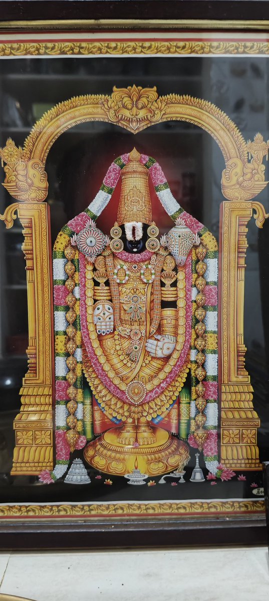 dhaniyaluu's tweet photo. Ivvala amavasya kada sudhi chesaka sri vari photo ki pacha karpuram tho namam pettadaniki try chesa. 20 min pattindi. https://t.co/rSZLGrFfez