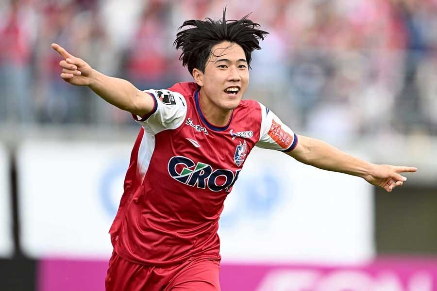 AgoraVCF's tweet photo. 💥 El Valencia CF habría cerrado el fichaje de Ryunosuke Sato, del FC Tokyo

 💸 El Valencia pagaría 4 millones de euros por el traspaso

🇯🇵  Mediocentro, 19 años 

🦇 También habría recibido una oferta del Feyenoord, pero eligió el Valencia

⛲️: @kazubaggio 👀: @laligaa_neews https://t.co/2QuogxoJHw