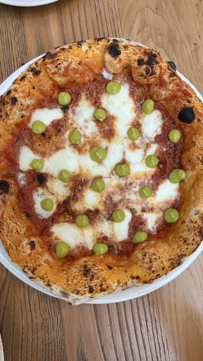 Chuecoslovakia's tweet photo. No todos los días se come en una de las mejores pizzerías del mundo. Fascinado con su concepto “from farm to pizza” en Sartoria Panatieri. Ingredientes de ultra calidad + recetas poco convencionales. Volvería mil veces https://t.co/zj9B3N87nf