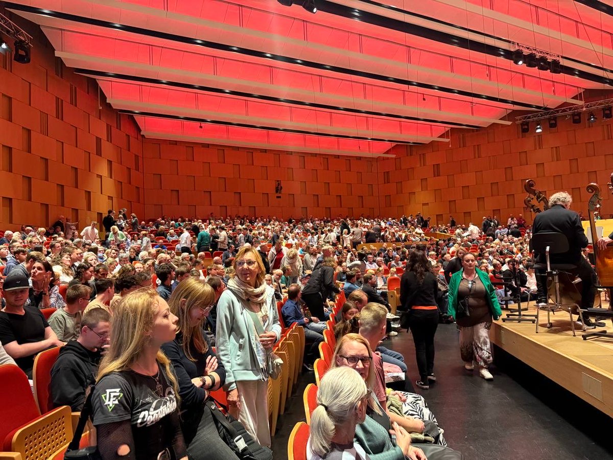 MichaelMack's tweet photo. I’m incredibly proud of our team @2112official,led by the outstanding composer Sebastian Kübler and his brother.

A heartfelt thank you to the 170 musicians of the @hannover Symphony Orchestra and to the 1,200 visitors who made this event so special. Your passion, talent, and support turned it into an unforgettable experience.

#2112Studios #SebastianKübler #HannoverSymphonyOrchestra #LiveMusic #ProudMoment