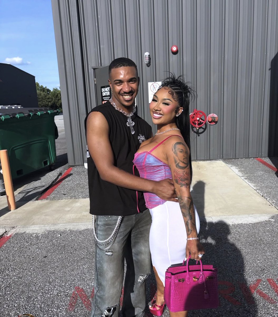 durrellyrell's tweet photo. My cancer sister ❤️ https://t.co/ScM2ubokpU