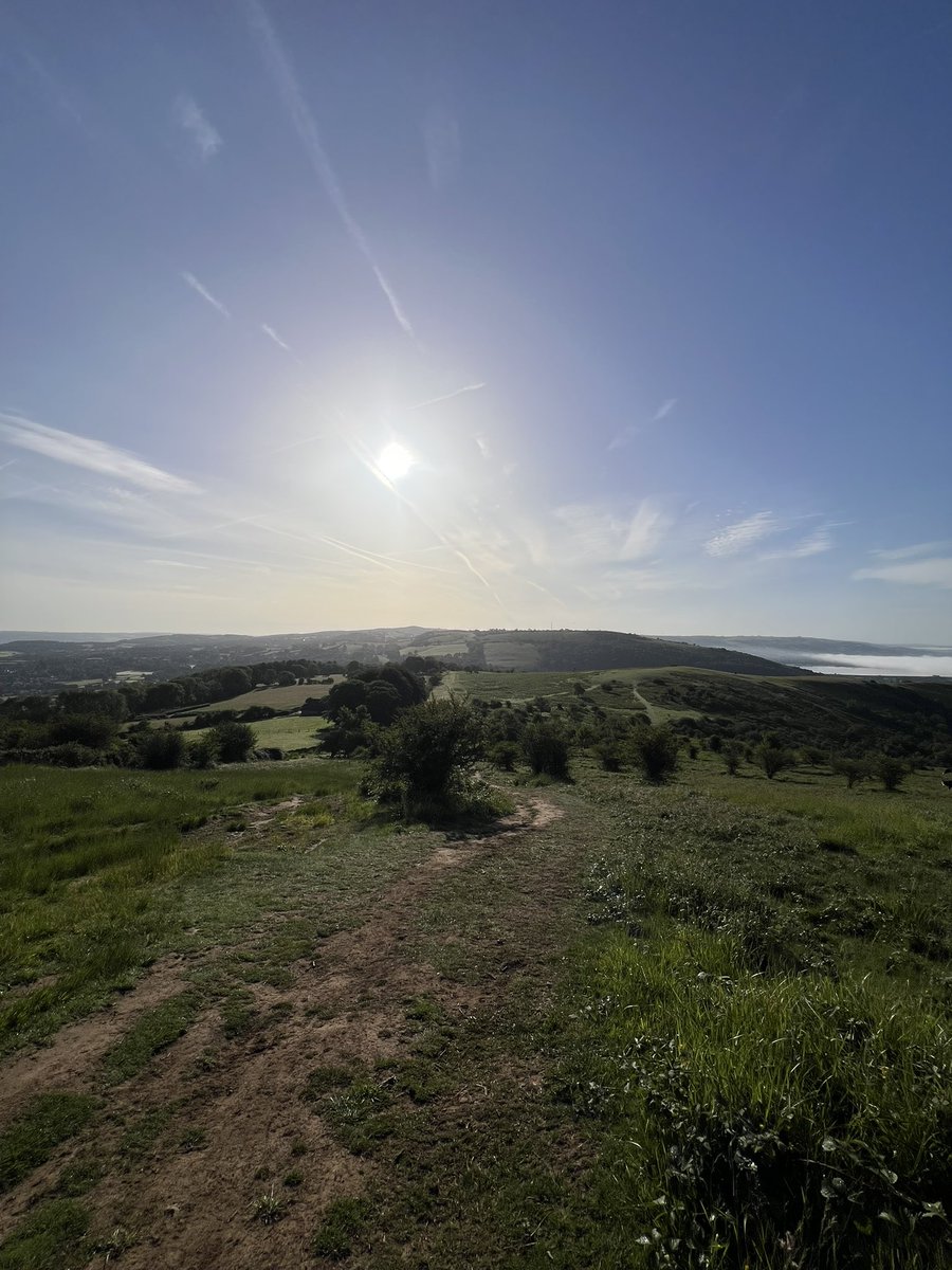 RPUffendell's tweet photo. Stunning out there on this mornings early run @teacher5aday @WeAreERC @TeachersRunClub @RunComPod #Wellbeing https://t.co/QrCXI1J1uM
