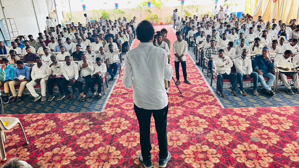 Ambedhkar331's tweet photo. ఈరోజు (14.06.2026) నల్లగొండ జిల్లా కేంద్రం లో....
ధర్మ సమాజ్ పార్టీ నల్లగొండ జిల్లా కార్యకర్తల సమ్మేళణం లో  పాల్గొని ప్రసంగిస్తున్న ధర్మ సమాజ్ పార్టీ రాష్ట్ర అధ్యక్షులు డా.విశారదన్ మహారాజ్ గారు... https://t.co/p87D72RyQe