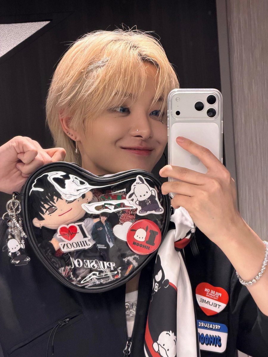 teurainna's tweet photo. @marineijoyo my cutie boyss 🤍🤍
thankyouu for the giveawayy ✨️ https://t.co/yre2YOJVuu