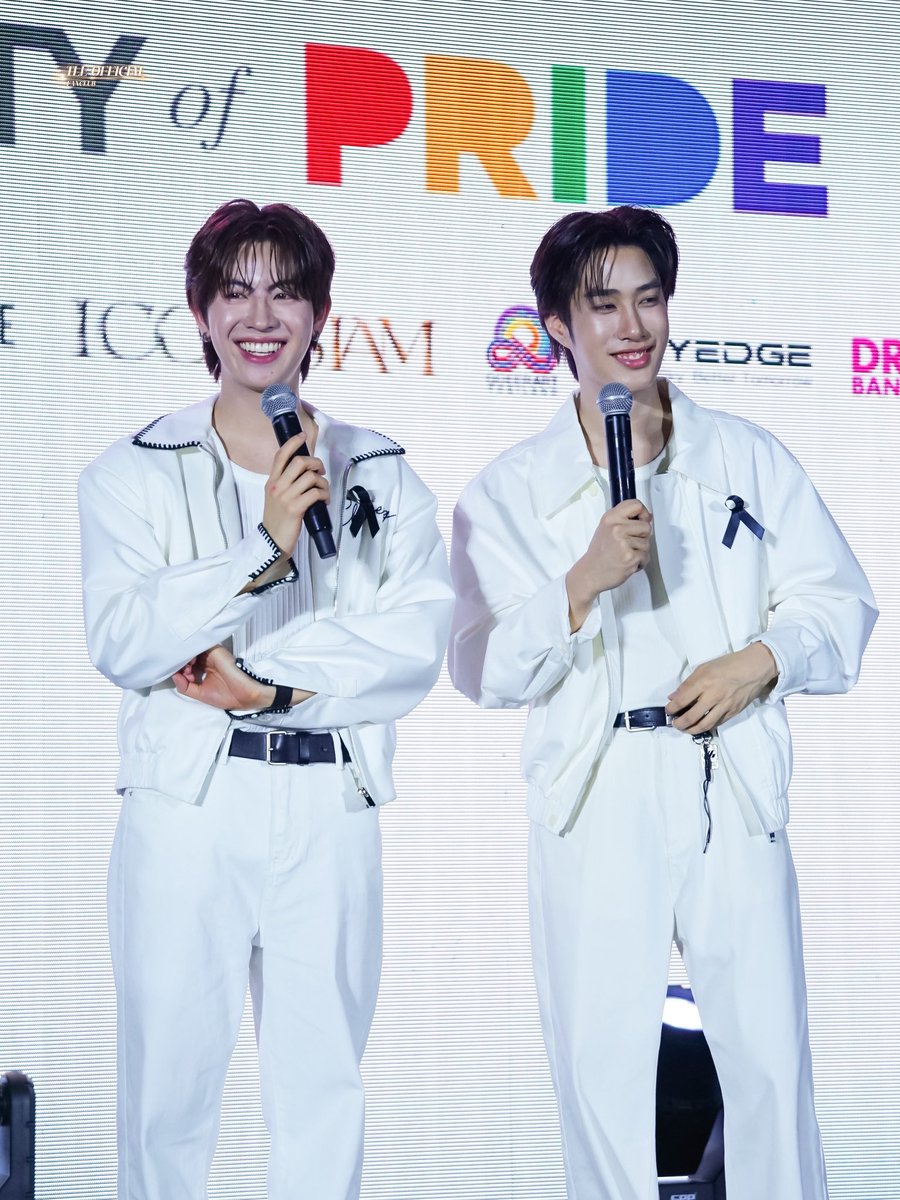 TLEOFFICIALTH's tweet photo. ไปด้วยกันไปได้ไกล🐶🐰

TLEFIRSTONE ICONSIAM UNITY OF PRIDE
#TleFirstonePrideICONSIAM

#TleFirstone #เติ้ลเฟิร์สวัน 
#TLE_mtm #Firstone ♡ https://t.co/rJVEPlROeU