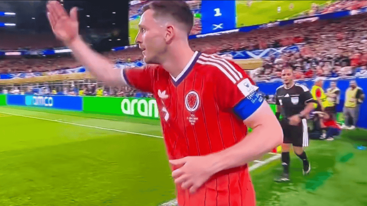 sportbible's tweet photo. Andy Robertson has already found a 'hack' to beat FIFA’s new throw-in countdown https://t.co/AJMobGCBJp https://t.co/4xt30l0zTZ