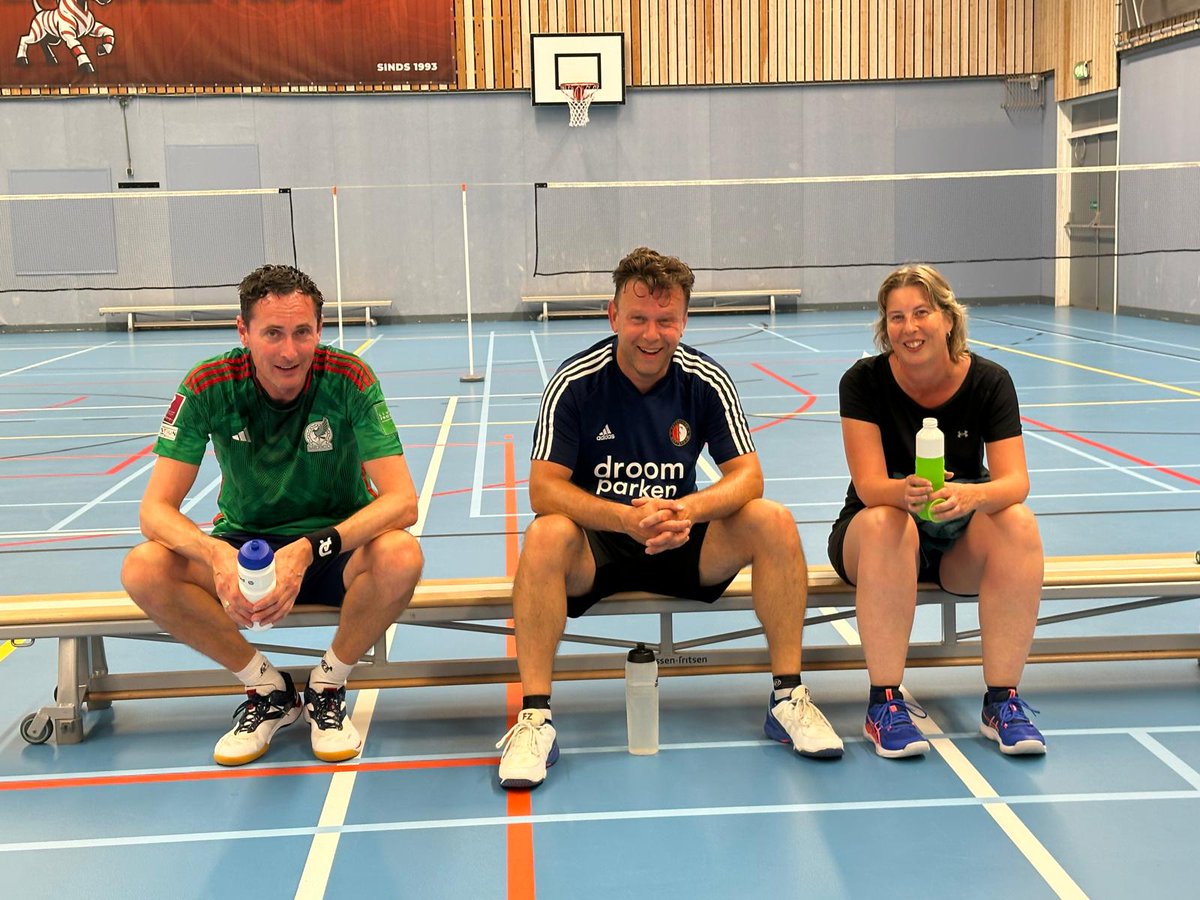 BCNRhoon's tweet photo. 🏸 Geslaagd eindejaarstoernooi bij BCN Rhoon!
In vier poules is er fanatiek én met veel plezier gestreden om de punten. Een topafsluiting van het seizoen in de kantine! 🥂
In juni spelen we nog lekker door. Ook meedoen? Kom langs op woensdag of vrijdag vanaf 19:30 uur! https://t.co/ISwd1bKLWP