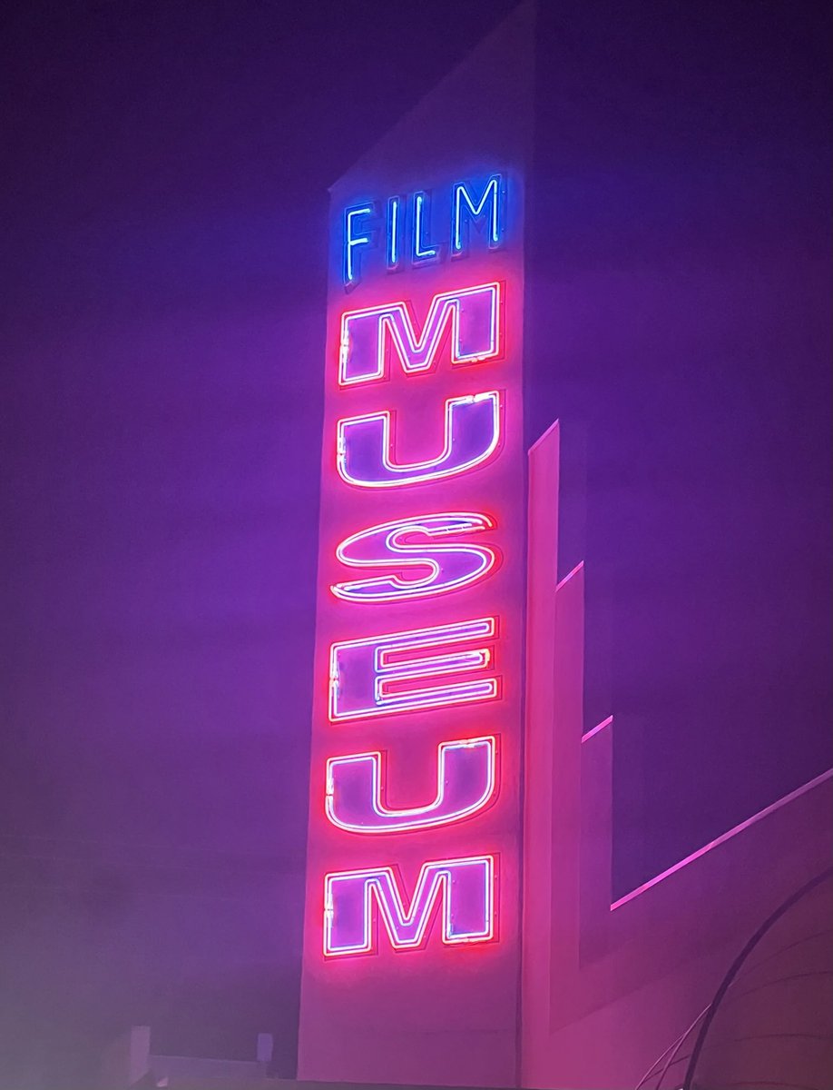 LaurasMiscMovie's tweet photo. Last night when we returned to town after the concert. Lone Pine is filled with great neon signs.
#LonePine #Highway395 https://t.co/MHS0MVh9Ne