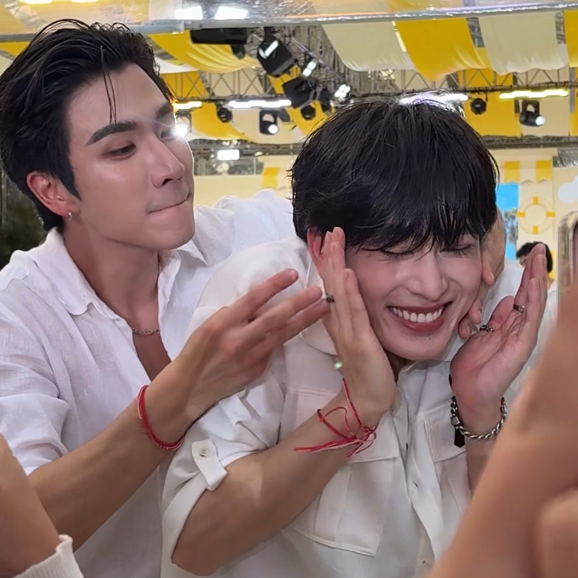 maymayill_'s tweet photo. คู่นี้มัน Action = Reaction จริงๆ อะ 😂

PERTHSANTA SUN SHIELD ON
#CeraVeSunClubxPerthSanta https://t.co/IIRyfznr2Y