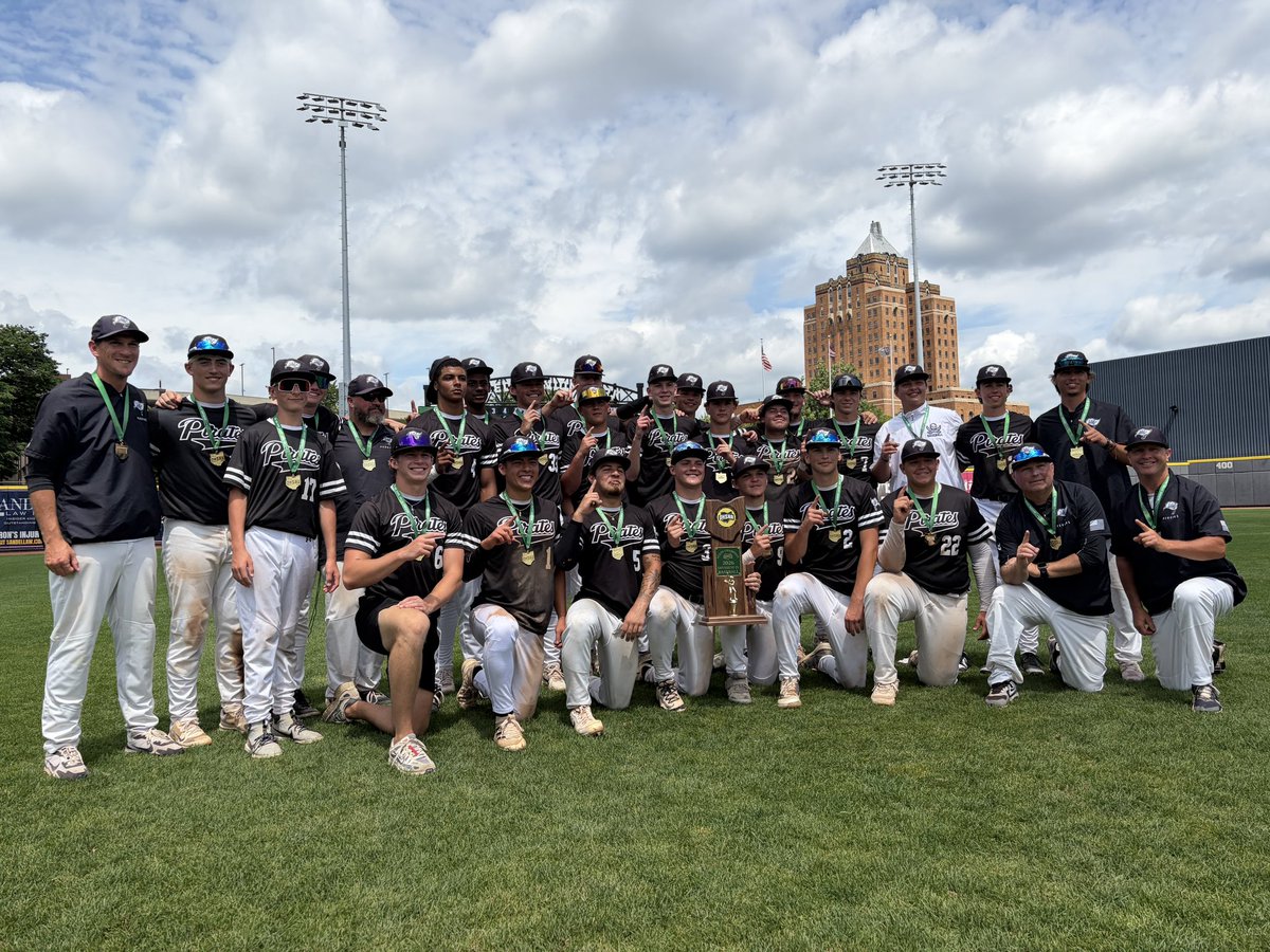 OHSAASports's tweet photo. ⚾️#OHSAA BASEBALL: Sandusky Perkins is your Division IV OHSAA State Baseball champions! They defeated Franklin Bishop Fenwick 5-1. This is the Pirates’ first baseball state title. https://t.co/QEblIHuvkV