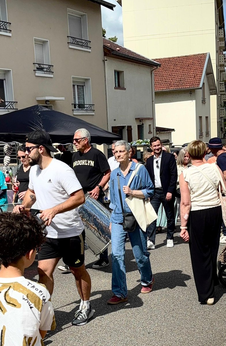 AntBoulogne54's tweet photo. 📍 Inauguration des Frouardies

Avec plus de 300 exposants réunis à Frouard, la grande brocante et vide-greniers des Frouardies est un rendez-vous incontournable.

Un grand merci aux organisateurs, bénévoles et exposants pour cette nouvelle édition ! https://t.co/UxEW3UIUrM