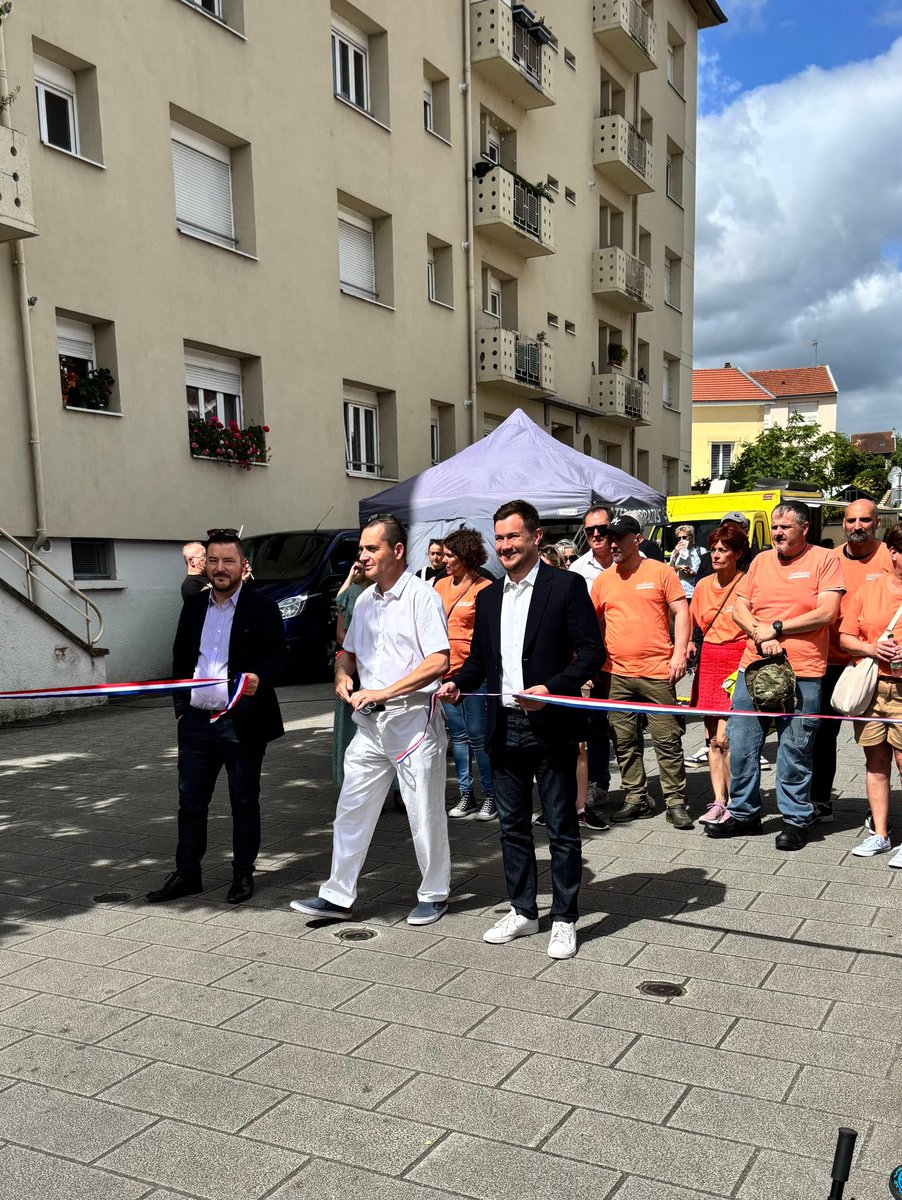 AntBoulogne54's tweet photo. 📍 Inauguration des Frouardies

Avec plus de 300 exposants réunis à Frouard, la grande brocante et vide-greniers des Frouardies est un rendez-vous incontournable.

Un grand merci aux organisateurs, bénévoles et exposants pour cette nouvelle édition ! https://t.co/UxEW3UIUrM