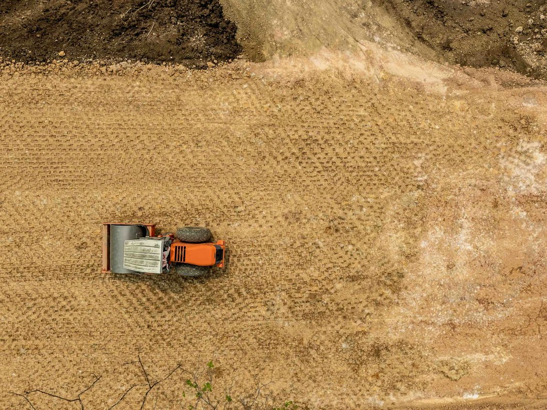 _RESCON's tweet photo. Ontario does not have a land scarcity problem. Rather, it has a serviced, approved and buildable land scarcity problem, @RESCONprez writes in a column in @TheTorontoSun at https://t.co/eggPBjVpmg.
#HousingCrisis #onpoli https://t.co/utJpMBZxLr