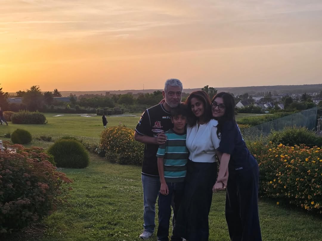 AjithFCMadurai's tweet photo. Thala Family 🤩🤩🤩

#AjithKumar #AK64 https://t.co/di9MFwWzw4