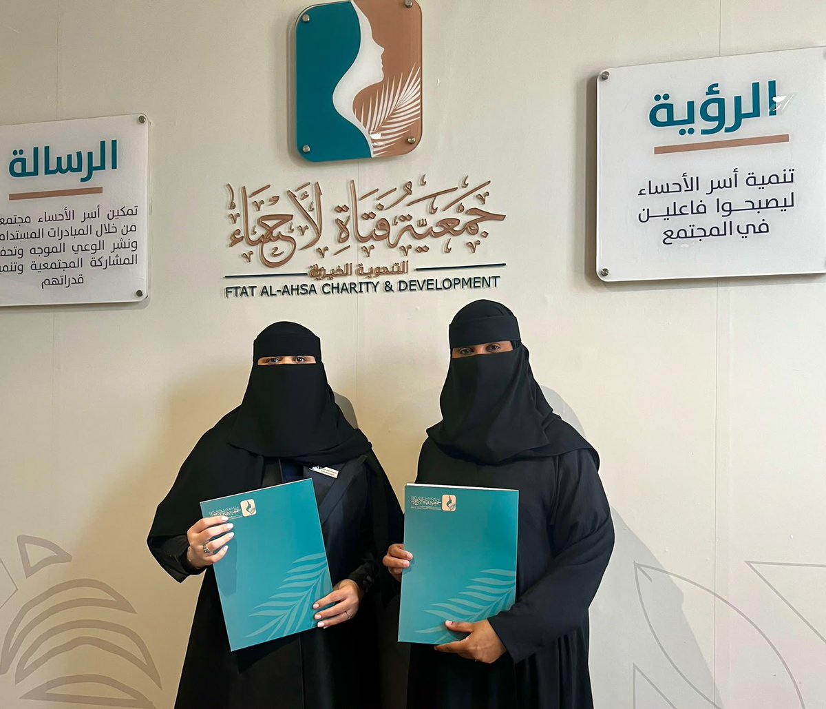alriaynews's tweet photo. #شراكة_إعلامية

وقعت صحيفة الرأي الإلكترونية @alriaynews شراكة إعلامية مع جمعية فتاة الأحساء ، لتكون الصحيفة شريكًا اعلاميًا لنشاطات وبرامج ومناسبات الجمعية . 
وقد مثل "الرأي" الأستاذة ندى الثنيان، بينما مثل الجمعية الأستاذة عايشه الدوسري.
وتم الاتفاق بين الطرفين على نص العقد الالتزام بما جاء فيه من توصيات . 

#صحيفة_الرأي_الإلكترونية