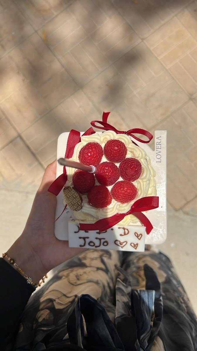 jwana_7's tweet photo. Guess these were our last college memories🥺❣️ https://t.co/btoqQFypVT