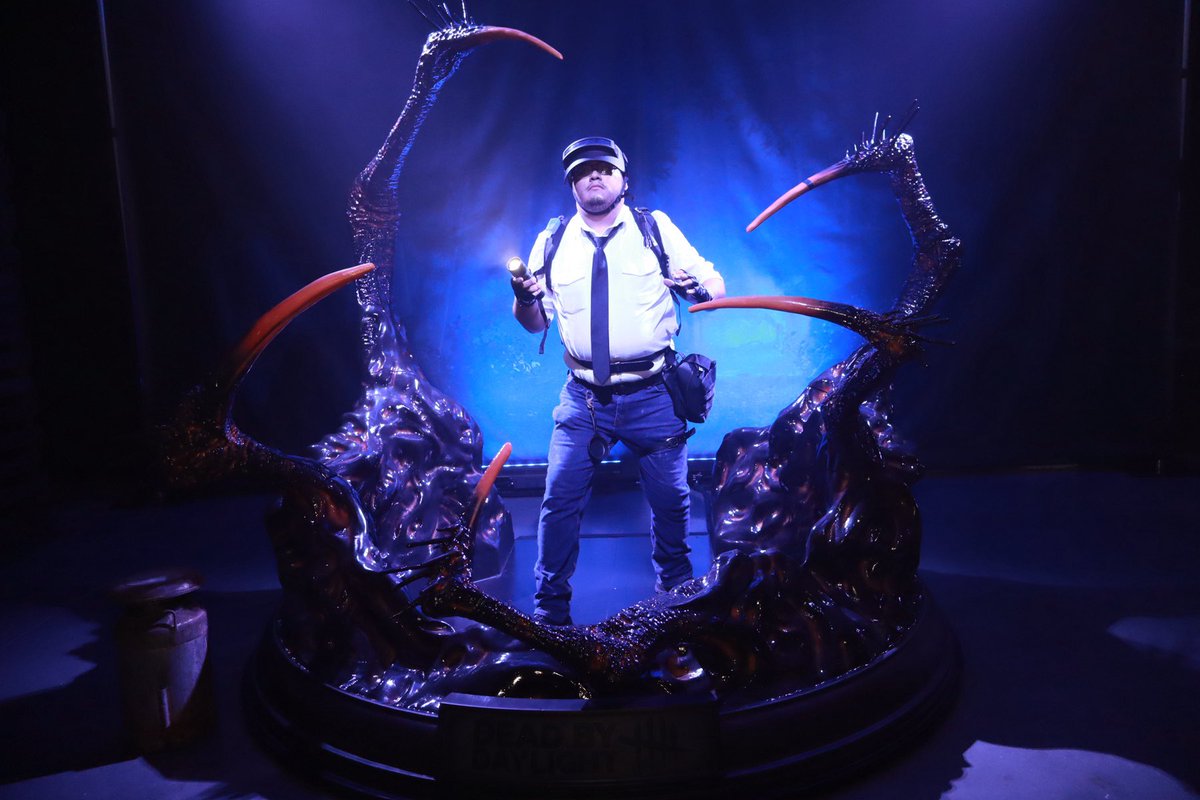 SweetXocoatl's tweet photo. give Dwight a gun please 🙏😭 #dbd10 @DeadbyDaylight https://t.co/C57rbMFodL