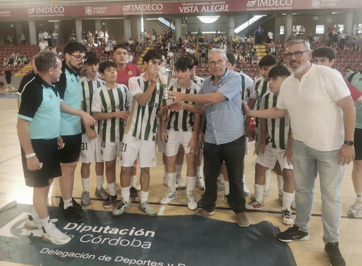 CordobaFutsal's tweet photo. 📣 ¡FINAL EN VISTA ALEGRE!

🏆 Trepidante final la disputada por el Milar Córdoba cadete ante el @_adecor.
Los blanquiverdes se alzaron con el título copero tras imponerse en Vista Alegre por 2-3. ¡Enhorabuena! https://t.co/BNiYLctwHG