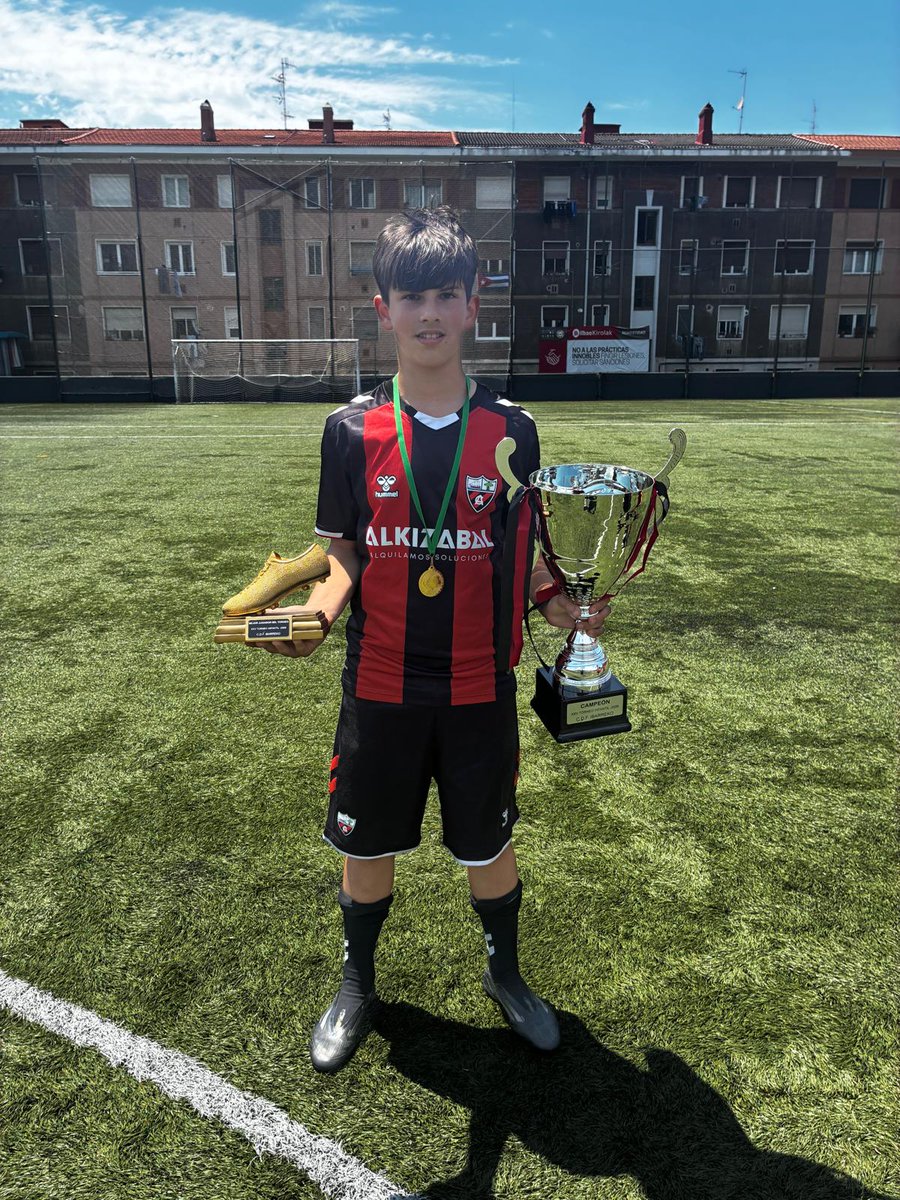 arenas_club1909's tweet photo. 🔴⚫️ Nuestro equipo Infantil 2012R ha sido campeón del torneo solidario celebrado en San Ignacio.

⚽️ Nuestros jugadores Leo López y Ekain Gurtubay  han sido el pichichi y mejor jugador del torneo respectivamente.

#CanteraHistorica #GetxoKirolak https://t.co/UJ2MLnDYPf