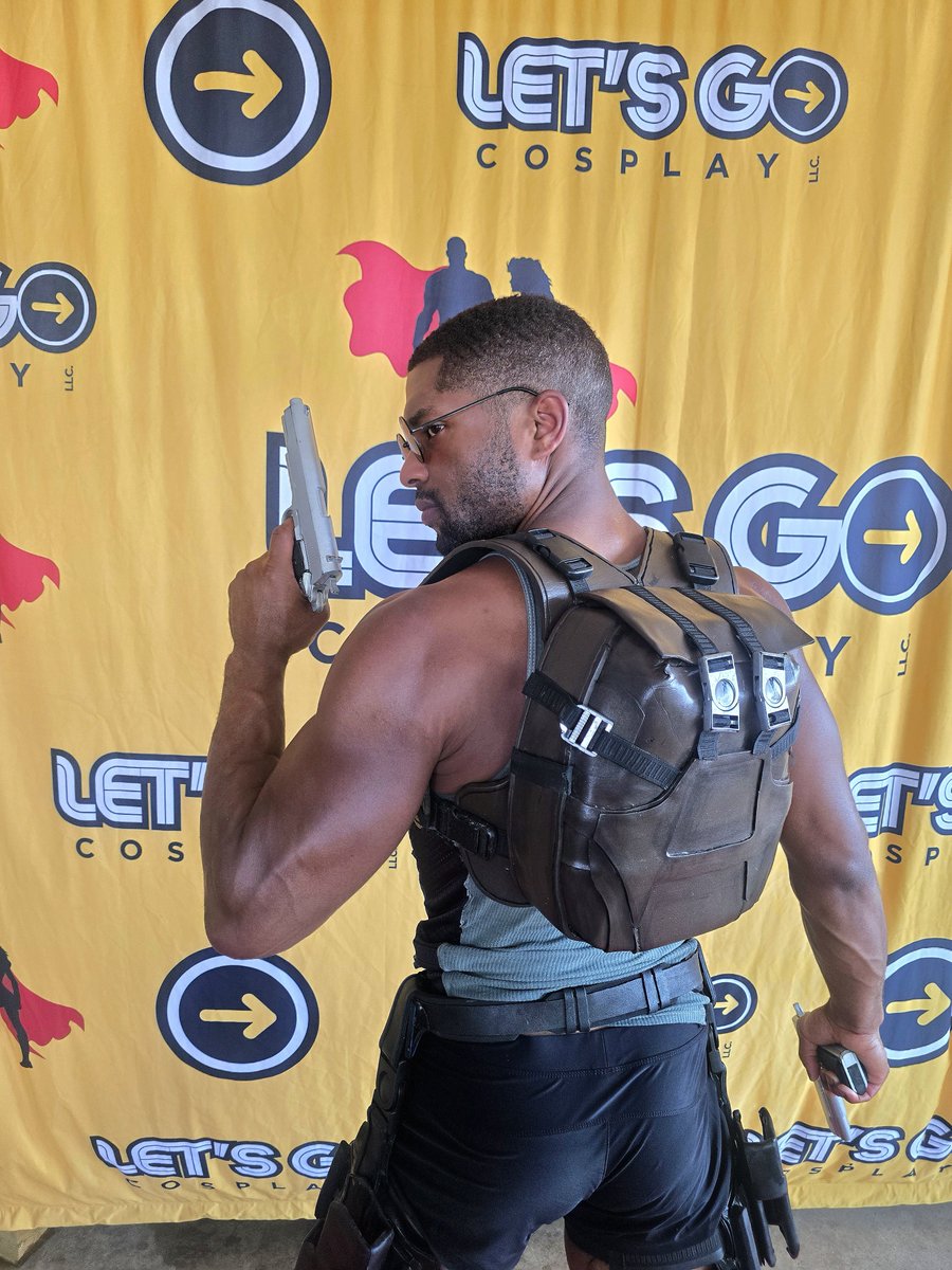 DJCroft_'s tweet photo. The tombs can wait... yesterday was all about sunshine, friends, and adventure. ☀️🔫
Had an amazing time at the @LetsGoCosplay  Pool Party🏊🏾‍♂️🏖
Who else thinks Lara deserves a vacation every once in a while? 🏝️
@tombraider @PlayTombRaider
#LaraCroft #TombRaider  #Cosplay #LetsGoCosplay #poolparty