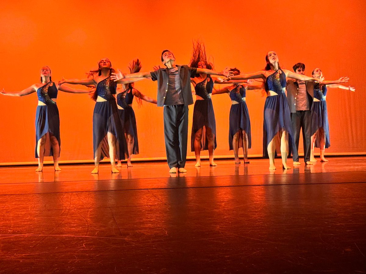 PSOEArganda's tweet photo. 🎶 Este fin de semana hemos acompañado a los alumnos, familias y profesorado de la Escuela Municipal de Música y Danza en las Galas de Fin de Curso y en las graduaciones de Música y Movimiento.

¡Enhorabuena a todos por el magnífico curso realizado! https://t.co/g4tZQH8EPS