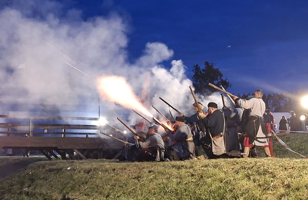 jurajczyk's tweet photo. Obrona twierdzy w 1648 (październik-listopad) zakończyła się niezbyt wysokim okupem od miasta #Zamość. #Chmielnicki stojący obozem w Łabuńkach musiał przystać na niego wiedząc, że nie jest w stanie utrzymać pod murami twierdzy kilkudziesięciotysięcznej armii,gdy nadchodziła zima. https://t.co/RiRgeNKMbs
