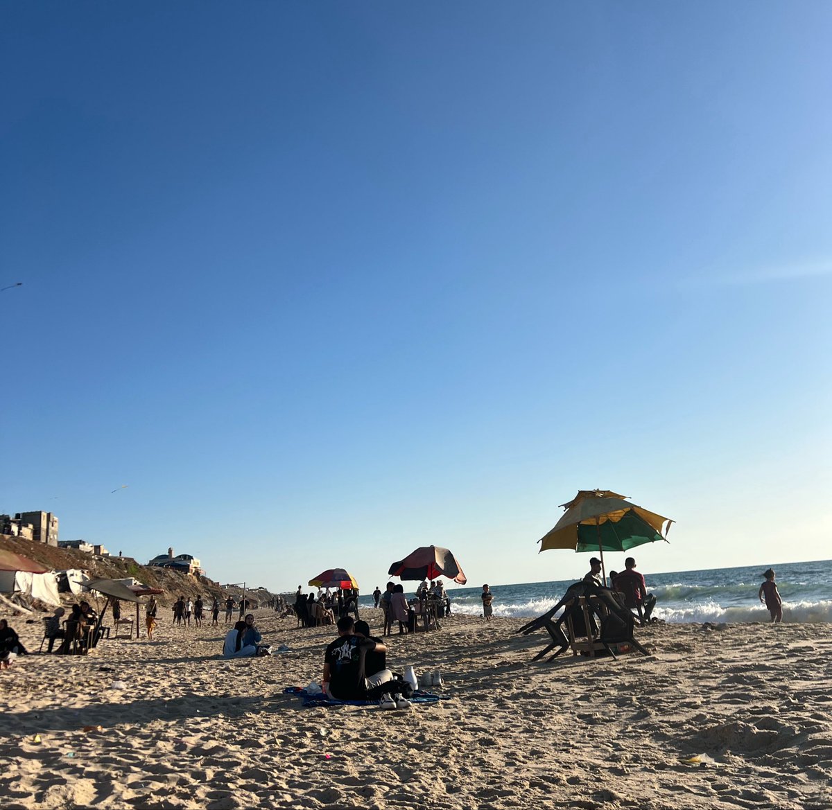 2laa_kamal's tweet photo. Meanwhile in Gaza.💙 https://t.co/pR5IjrjvTG