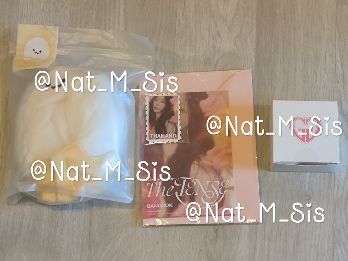 Nat_M_Sis's tweet photo. WTS พร้อมส่ง
เซ็ทจดหมาย VIP TICKETS ✅300฿
Fanlight cape ✅550฿
SM Mini Fanlight Light Tok  ✅650฿

**
จดหมายไม่เคยแกะ
Fanlight capeแกเช็คดูของ 1-2 ครั้ง
Light Tok แกะเช็คว่าไฟติดตอนได้ของ 1ครั้ง

📫🚛ราคารวมค่าส่ง
สนใจDM ได้ค่ะ พร้อมโอนลดได้อีกน้า
#ตลาดนัดแทยอน #ตลาดนัดโซวอน https://t.co/0Gu4EJin1E