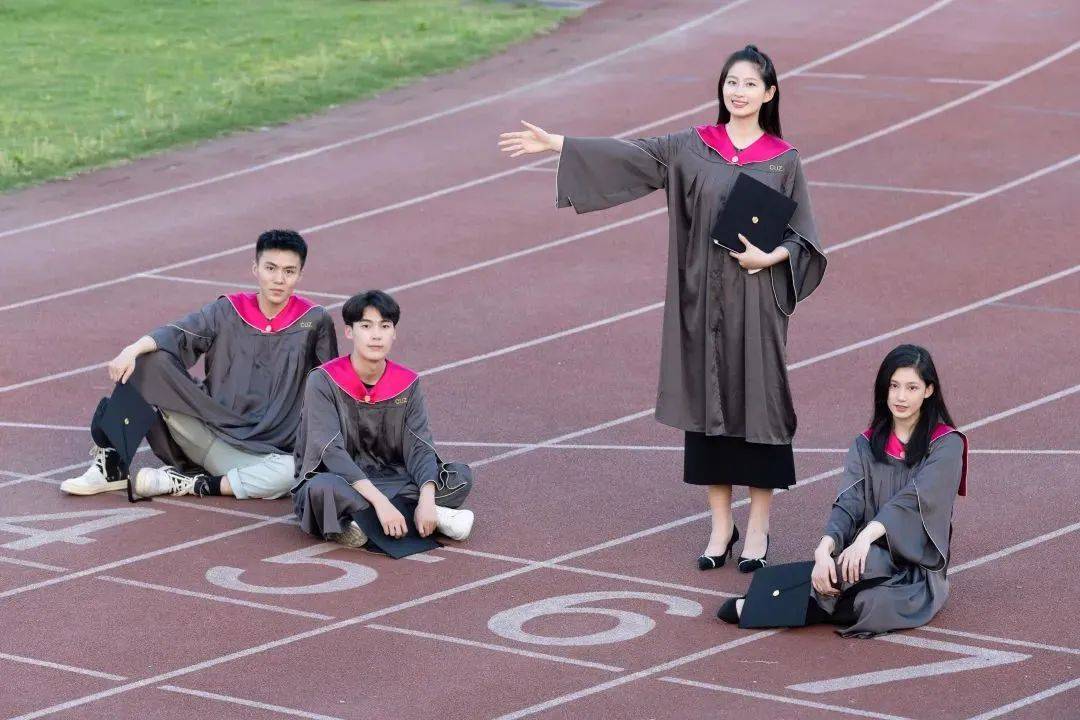 hatfly's tweet photo. Graduation check: cap u0026 gown , diploma in hand , favorite people by my side . The tassel just swung... but the best part’s the memory we’re gonna carry forever. https://t.co/2qL2mLErYc