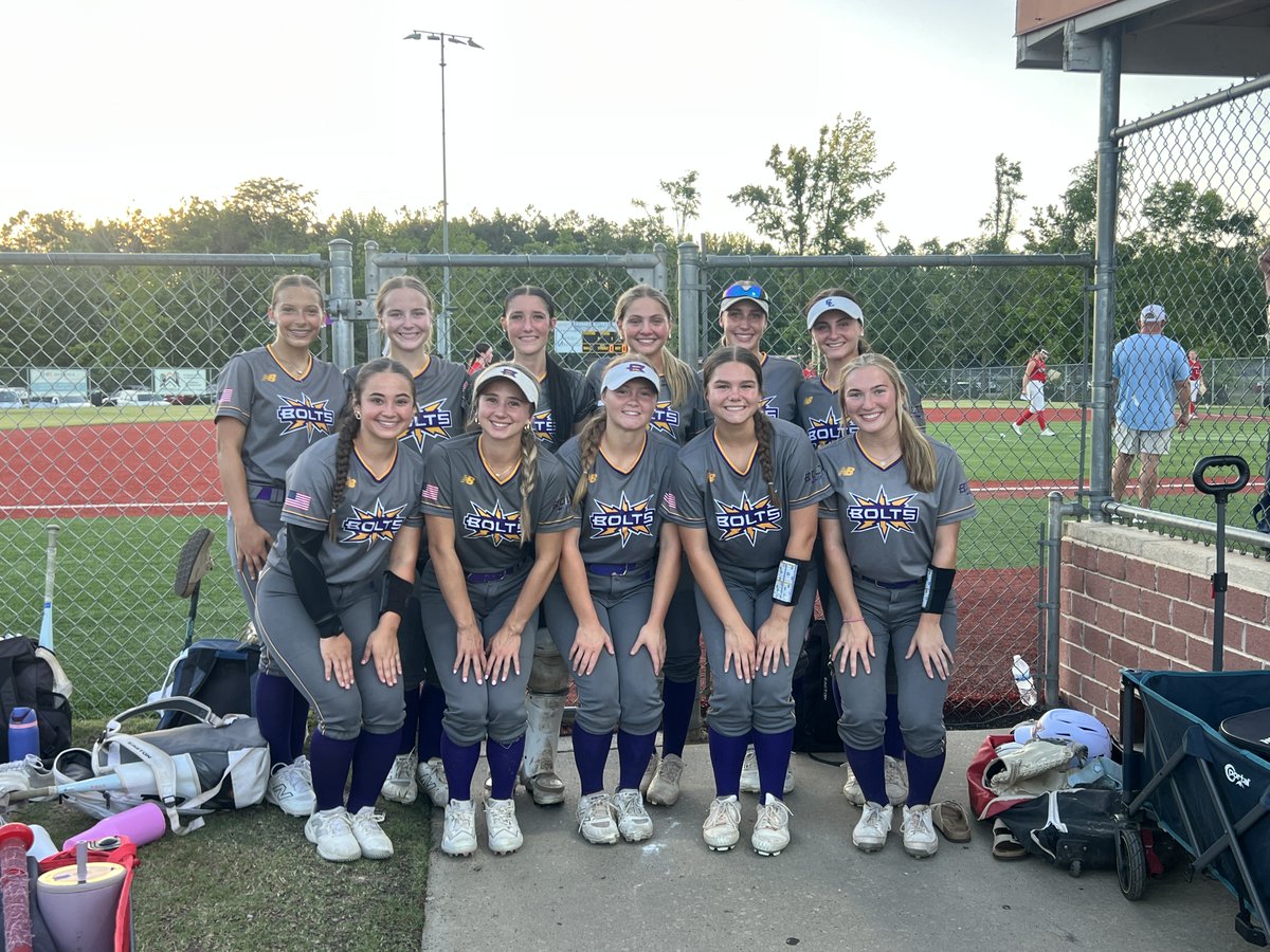 latbolts2027's tweet photo. Our first weekend of the summer together is in the books, and we finished with a 4-3 record in the Gold bracket. We played great defense, got strong performances in the circle, and got better each game. Thank you to all the coaches who watched us. Bullets Showcase next weekend. https://t.co/DElxyQ8QIM