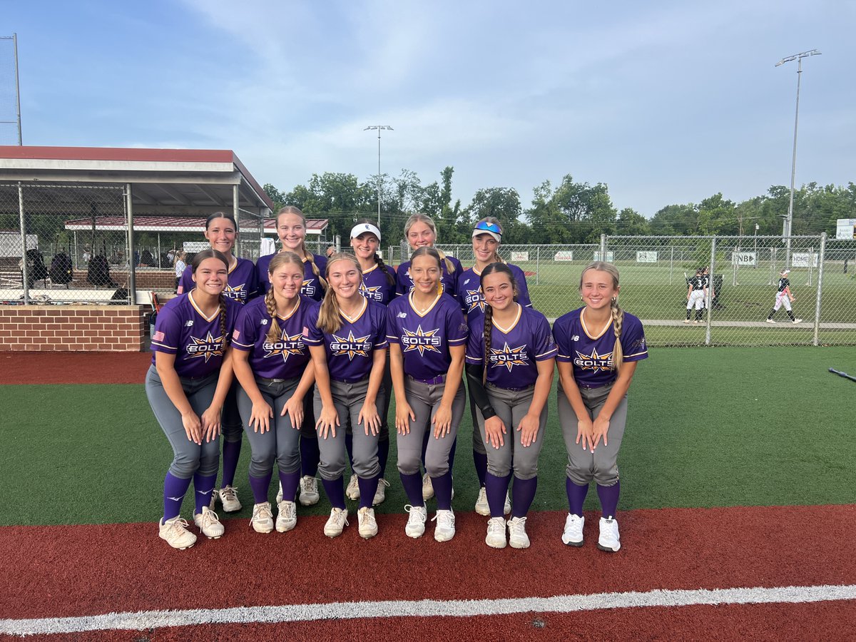 latbolts2027's tweet photo. Our first weekend of the summer together is in the books, and we finished with a 4-3 record in the Gold bracket. We played great defense, got strong performances in the circle, and got better each game. Thank you to all the coaches who watched us. Bullets Showcase next weekend. https://t.co/DElxyQ8QIM