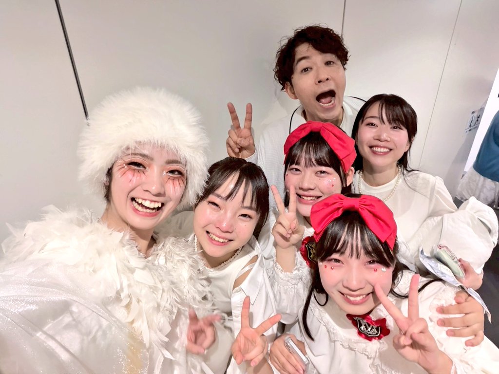 amazon7473's tweet photo. #ネバーランド年代記
50人無事に誰一人欠けることなく公演終われました、ご来場下さったお客様、公演に関わったスタッフの皆様、関係者の皆様、再度呼んでくれた洋平さん、楠実さん、オフィスミナミカゼさん、本当に有難う御座いました。もう一度ヤマナシを生きれて幸せでした。俺達最高やったよな！ https://t.co/TYv4itEdAb