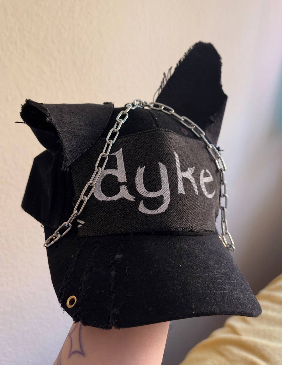 Luna 🦊🌙 dyke.pl tweet media