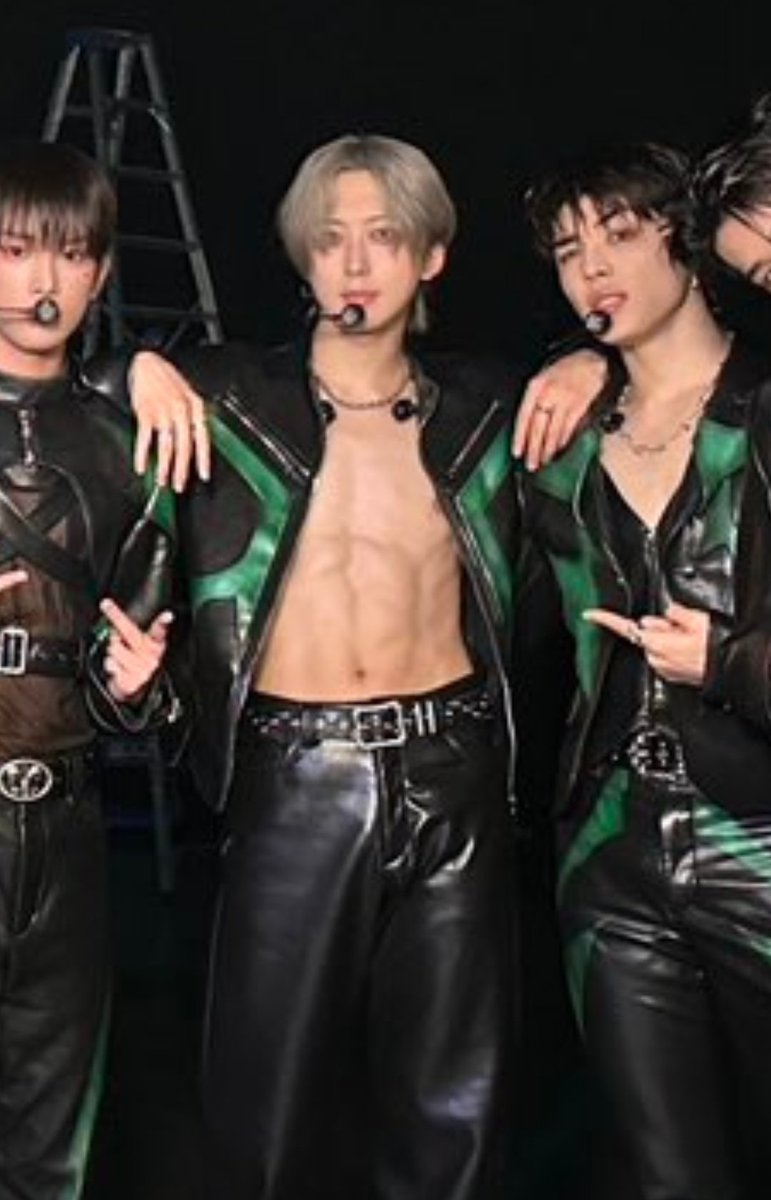 roses4rua's tweet photo. One thing I wanna say i do find it silly coincidence fanboy fufu that since the SHINee World VIII started n taemin has his jacket open with no shirt under n that kind of wavy hair once fuma cut his hair back to short immediately also did the wavy hair n jacket open shirtless look https://t.co/MJiYuDIvN8