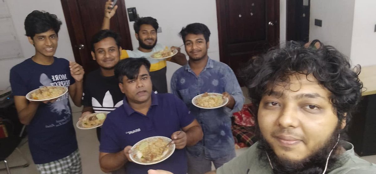 JahangiralamB's tweet photo. ফারুখ এবং মোস্তফা আমাদের ট্রিট দিচ্ছে Kacchi Biryani https://t.co/M9Dsho1JE4