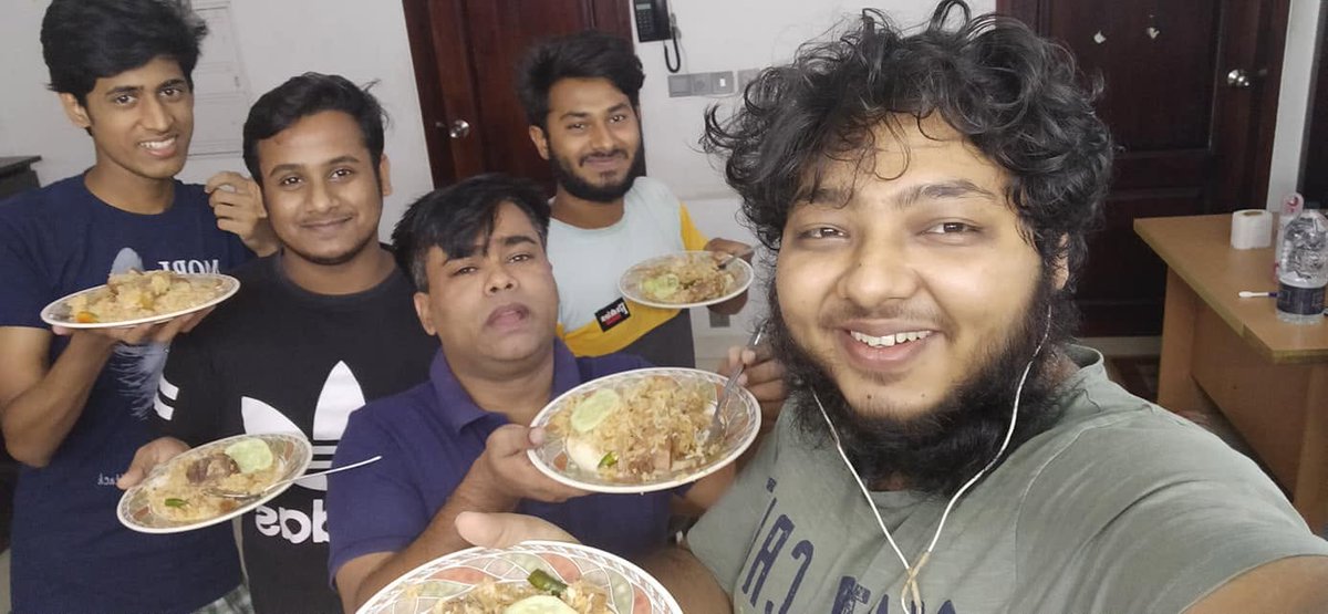 JahangiralamB's tweet photo. ফারুখ এবং মোস্তফা আমাদের ট্রিট দিচ্ছে Kacchi Biryani https://t.co/M9Dsho1JE4