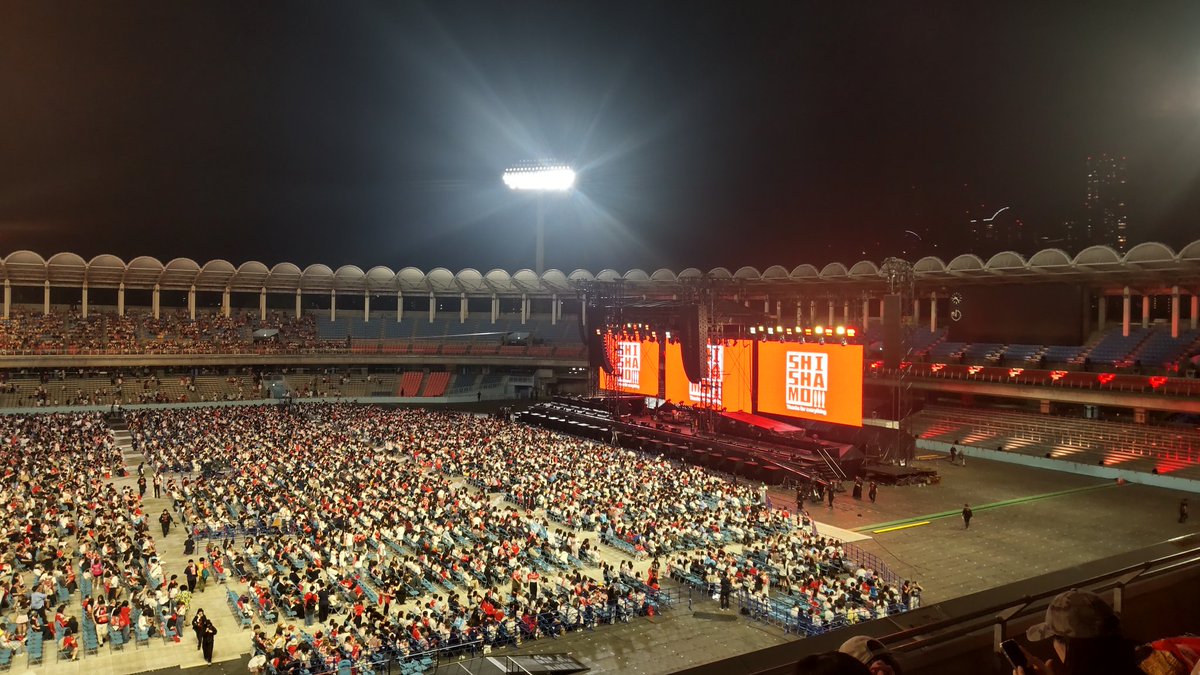 sta_9779's tweet photo. SHISHAMO THE FINAL
13日と14日の2日間参加してSHISHAMOの活動終了を見届けてきました😊

最後に吉川さんが姿を見せて3人そろってのSHISHAMOのフィナーレを飾ってくれました✨

13年間お疲れさまでした
そしてありがとうございました!!!

#SHISHAMO https://t.co/JlKUHskDAs